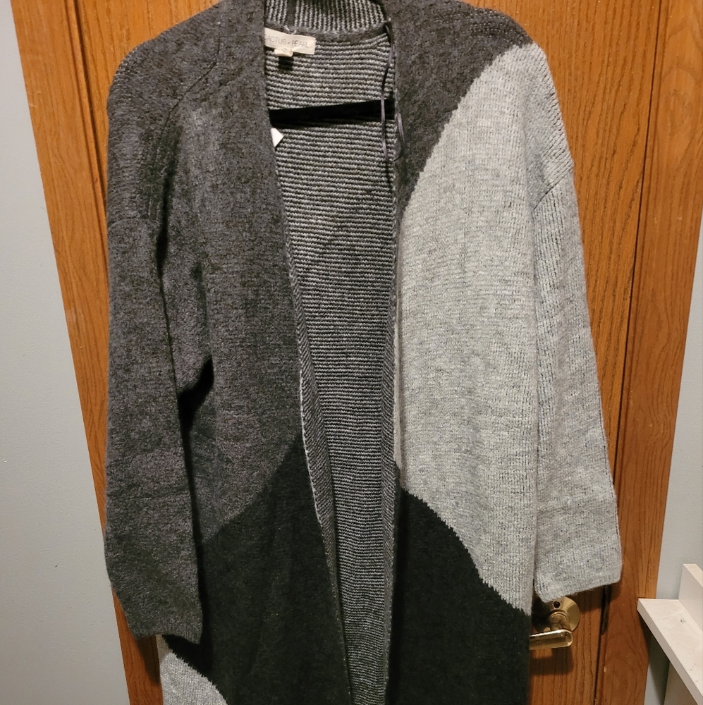Cactus & Pearl - open, long cardigan.